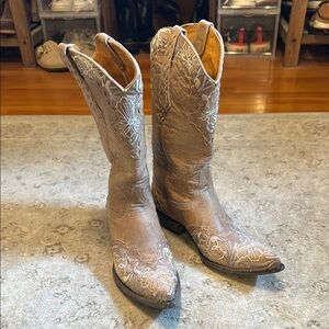 Old Gringo high end, hand made Embroidered Cowboy Boots size 9.5 retail $450